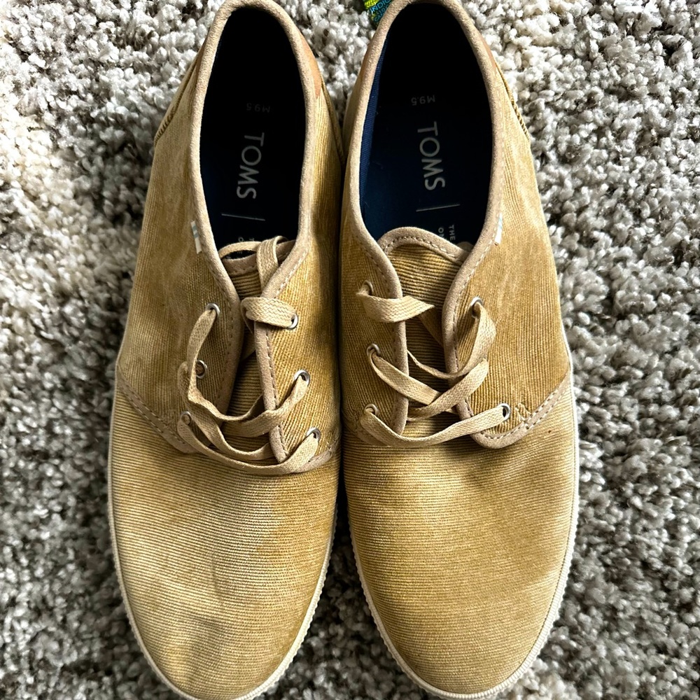 Toms Cordroy sneakers size 9.5 used but in Great shape